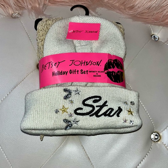 NEW Betsey Johnson Beige Jeweled Star Knit Hat & Infinity Scarf Set - Picture 5 of 8